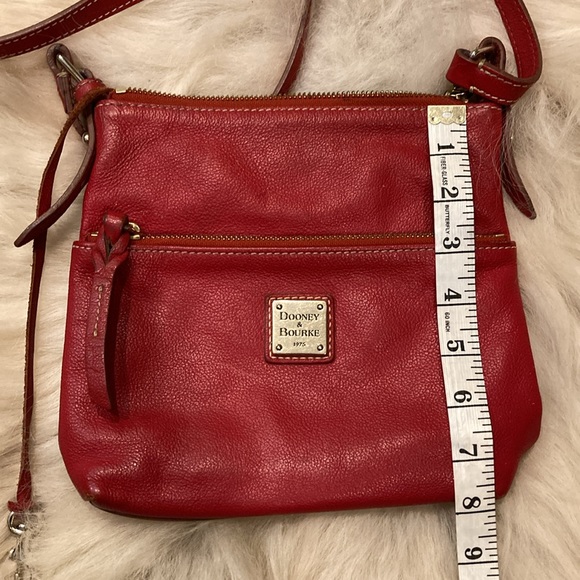 Dooney & Bourke red bag - Picture 2 of 8